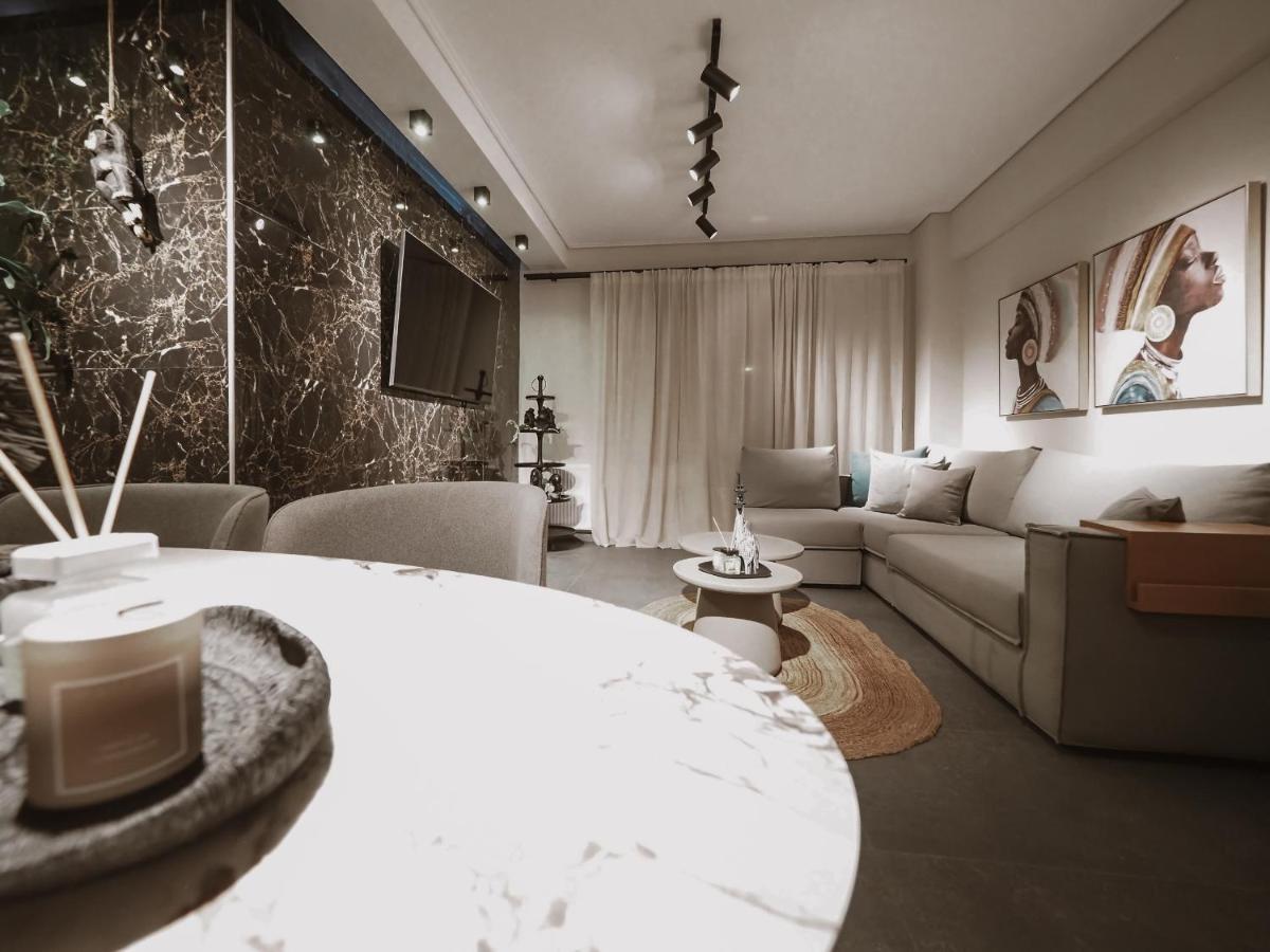 Apartment Lounge *